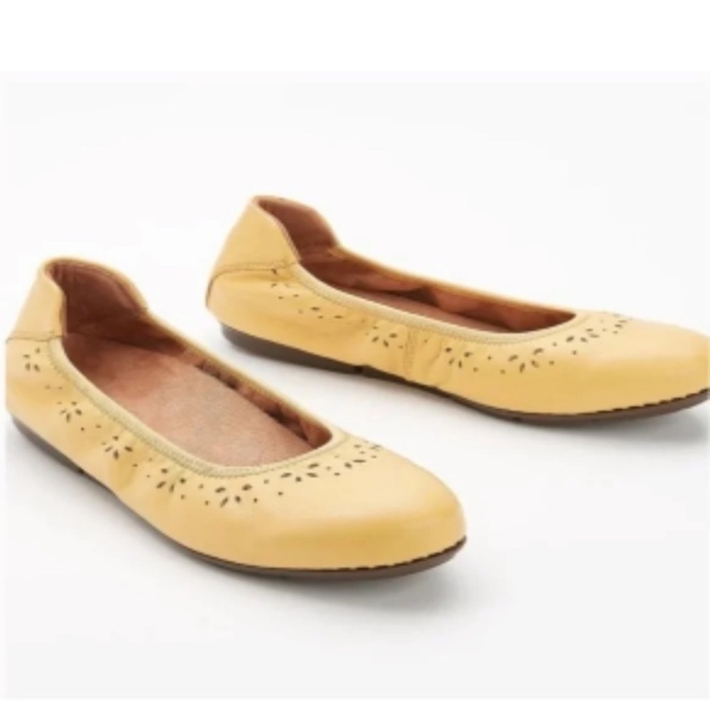 Vionic Geneva Perforated Leather Flats size 7